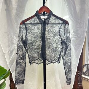 Y2K boxy lace cropped button top size medium scalloped bottom